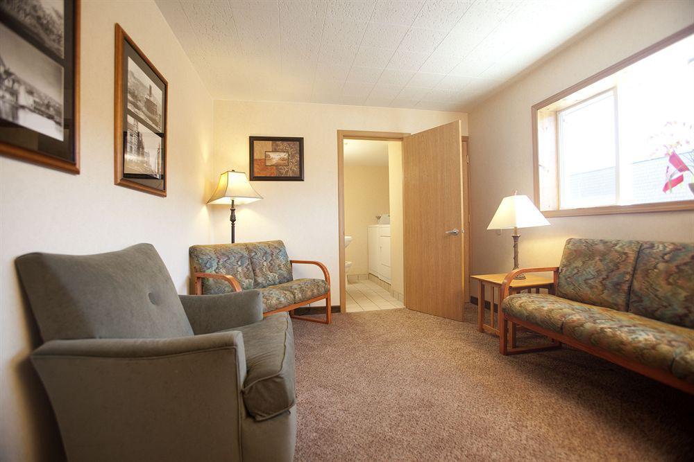 Downtown Duluth Inn Room photo